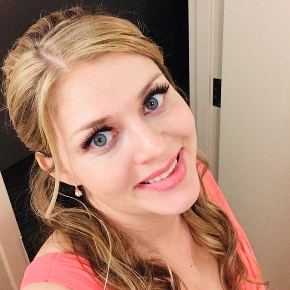 Meet your Posher, Katy - Picture 1 of 2